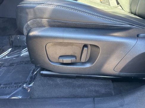 Used 2019 Land Rover Range Rover Velar R-Dynamic SE image 20