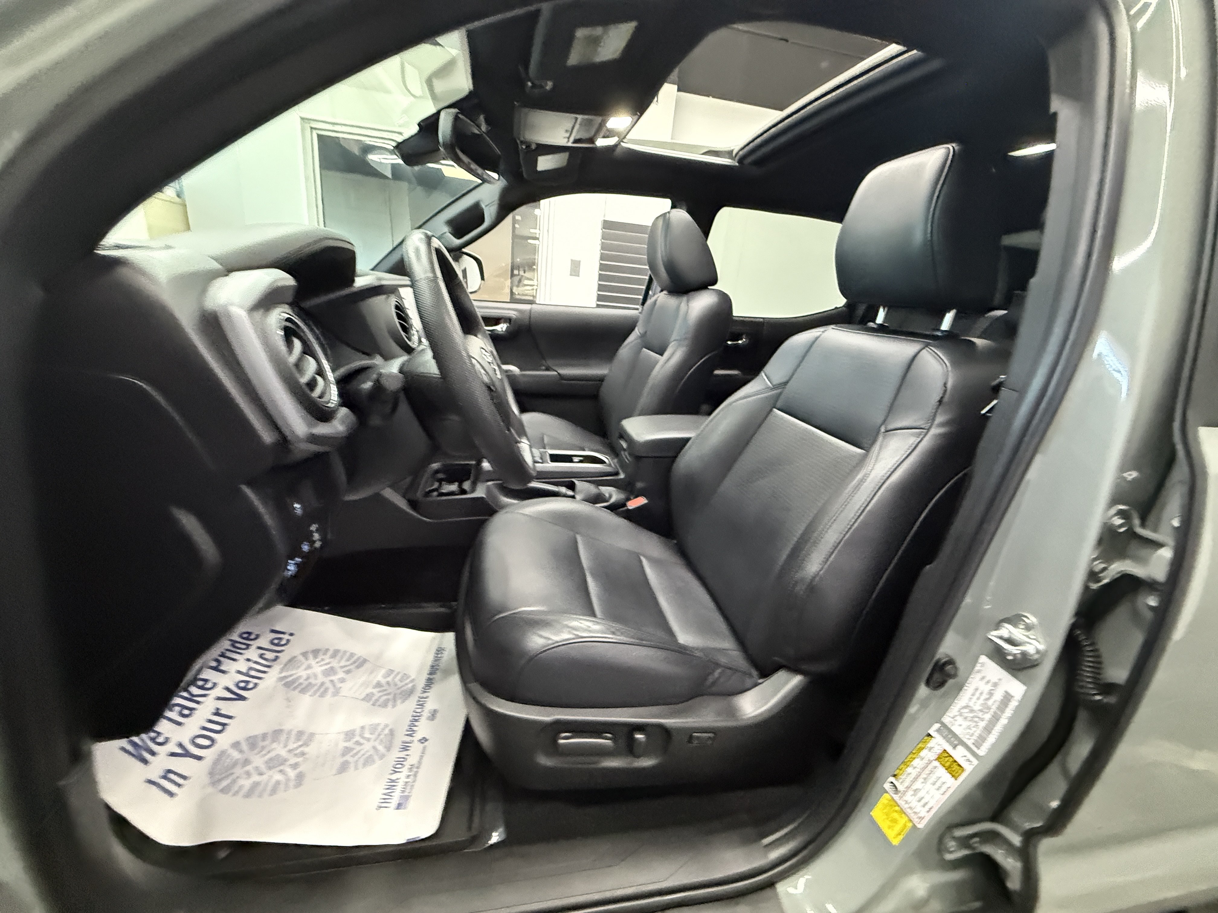 Used 2023 Toyota Tacoma TRD Sport w/ TRD Premium Sport Package AWD/4WD image 10