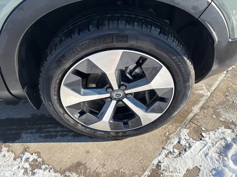 Certified 2025 Volvo XC40 B5 Plus image 16