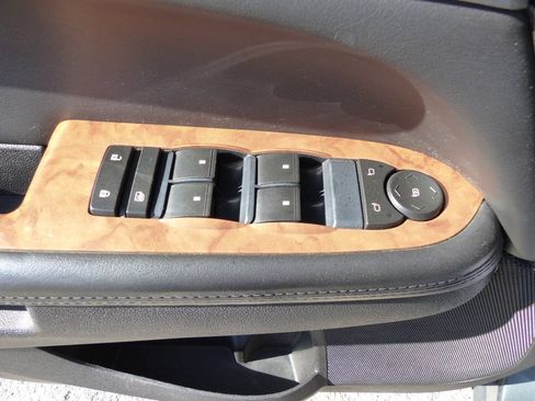 Used 2011 Buick Enclave CXL FWD image 18