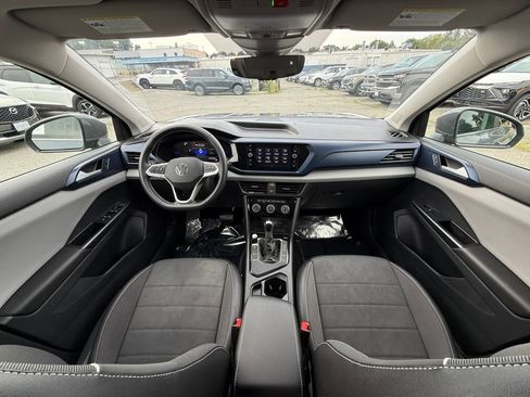 Used 2023 Volkswagen Taos SE w/ Panoramic Sunroof Package FWD image 21