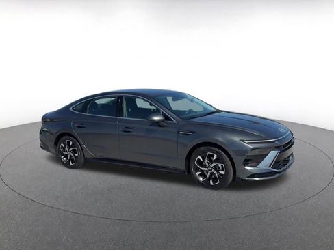 Used 2025 Hyundai Sonata SEL FWD image 2