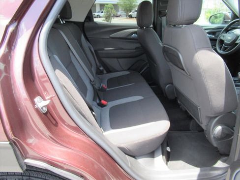 Used 2023 Chevrolet TrailBlazer LT AWD/4WD image 30