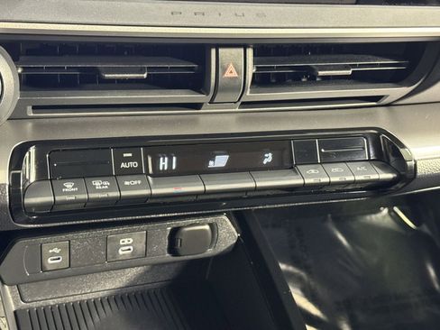 Used 2024 Toyota Prius LE image 25