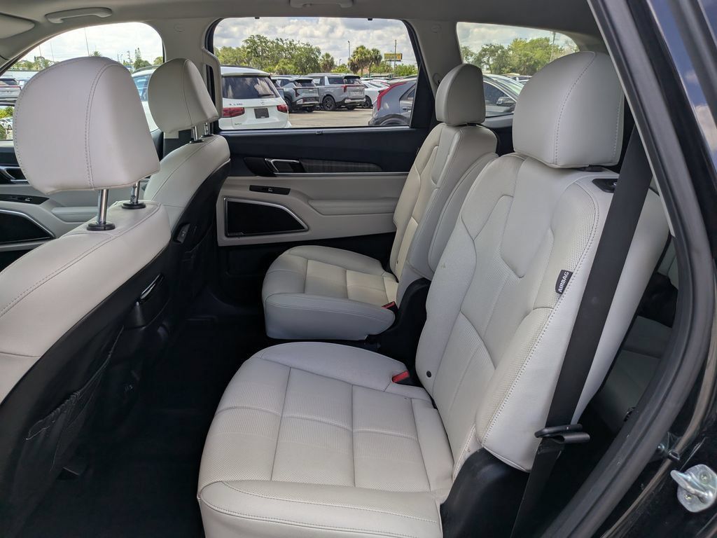 Certified 2023 Kia Telluride EX w/ EX Captain's Chair Package FWD image 19