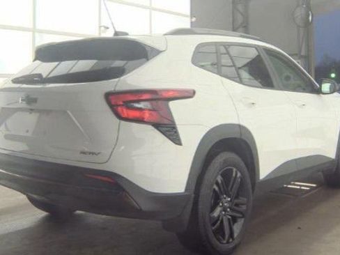 Used 2025 Chevrolet Trax ACTIV w/ Driver Confidence Package image 3