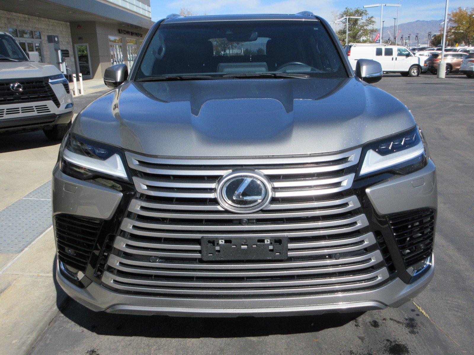 Used 2023 Lexus LX 600 4WD w/ Luxury Package image 14