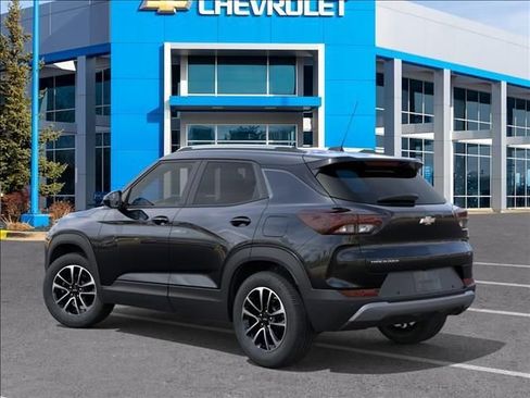 New 2026 Chevrolet TrailBlazer LT w/ LT Cold Weather Package FWD image 3