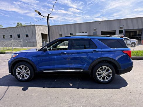 Used 2020 Ford Explorer XLT w/ Equipment Group 202A AWD/4WD image 6