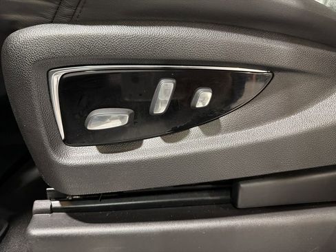 Used 2017 Cadillac Escalade ESV Luxury image 24