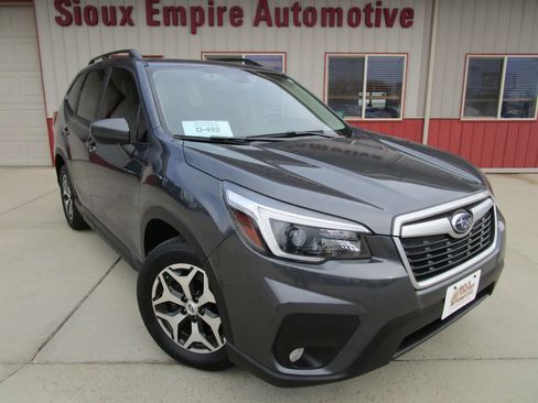 Used 2021 Subaru Forester Premium AWD/4WD image 1