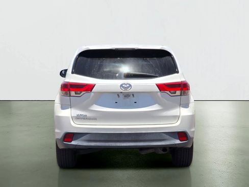 Used 2018 Toyota Highlander LE FWD image 5