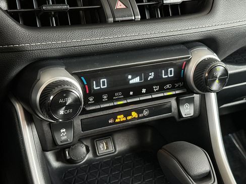 Used 2025 Toyota RAV4 XLE FWD image 18
