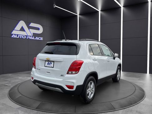 Used 2022 Chevrolet Trax LT w/ Driver Confidence Package image 6