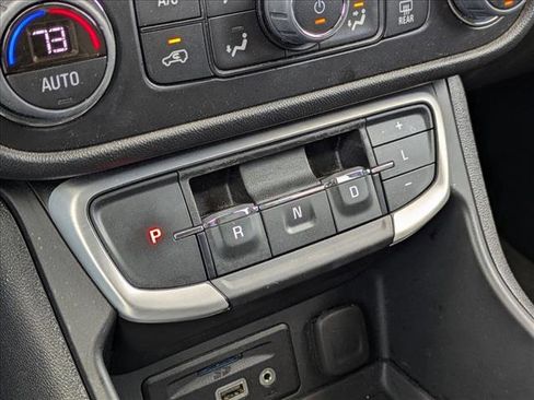Used 2023 GMC Terrain SLT image 12