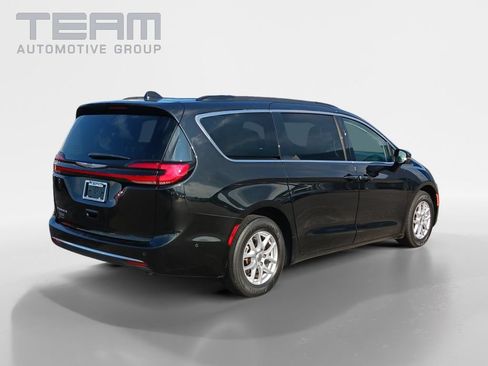 Used 2022 Chrysler Pacifica Touring-L w/ Uconnect Theater Family Group FWD image 7