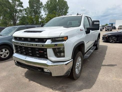 Used 2022 Chevrolet Silverado 2500 LT w/ Convenience Package AWD/4WD image 3