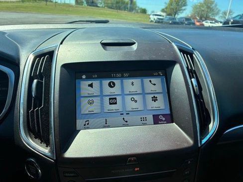 Used 2018 Ford Edge Titanium FWD image 13