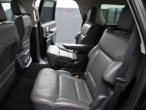 Used 2025 Ford Expedition Active image 17