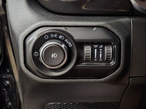 Used 2020 Jeep Wrangler Unlimited Sahara image 41