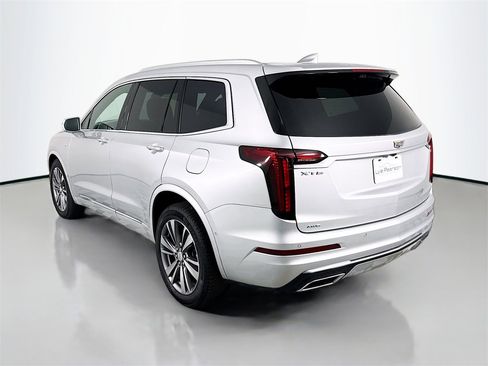Used 2020 Cadillac XT6 Premium Luxury w/ Platinum Package image 3