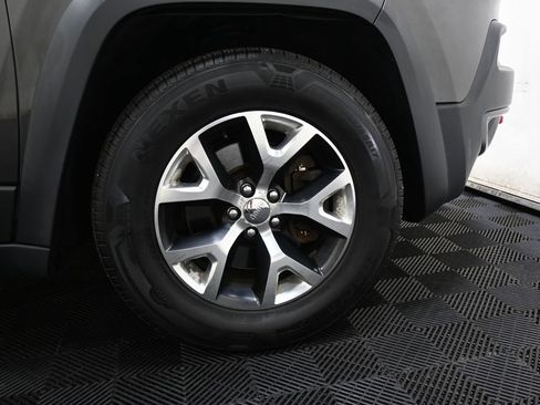 Used 2014 Jeep Cherokee Trailhawk w/ Cold Weather Group AWD/4WD image 36