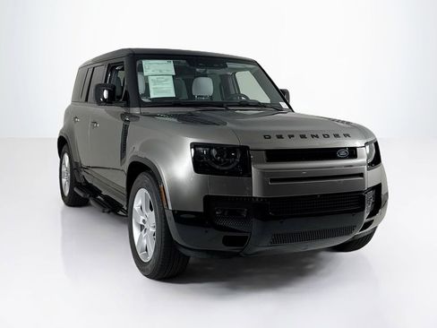 Used 2025 Land Rover Defender 110 X-Dynamic SE image 7