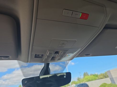 Used 2021 Volkswagen Atlas SE image 31