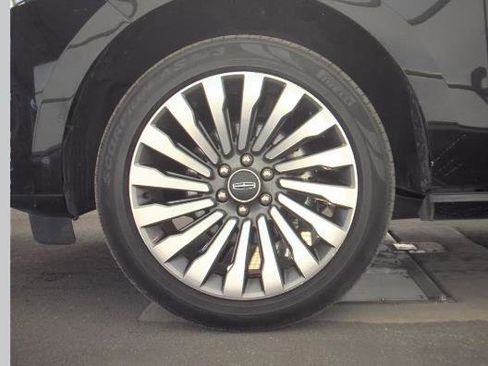 Used 2019 Lincoln Navigator Reserve image 7