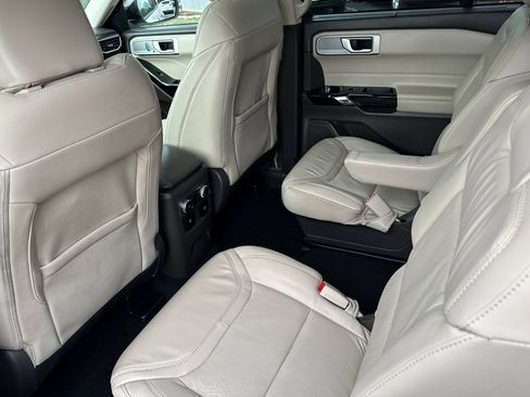 Used 2023 Ford Explorer Platinum w/ Equipment Group 601A image 12