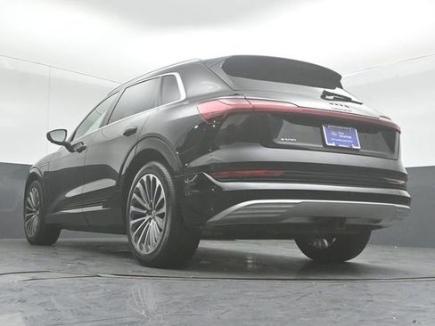 Used 2019 Audi e-tron Prestige w/ Prestige Package image 43