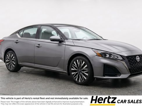 Used 2025 Nissan Altima 2.5 SV FWD image 1