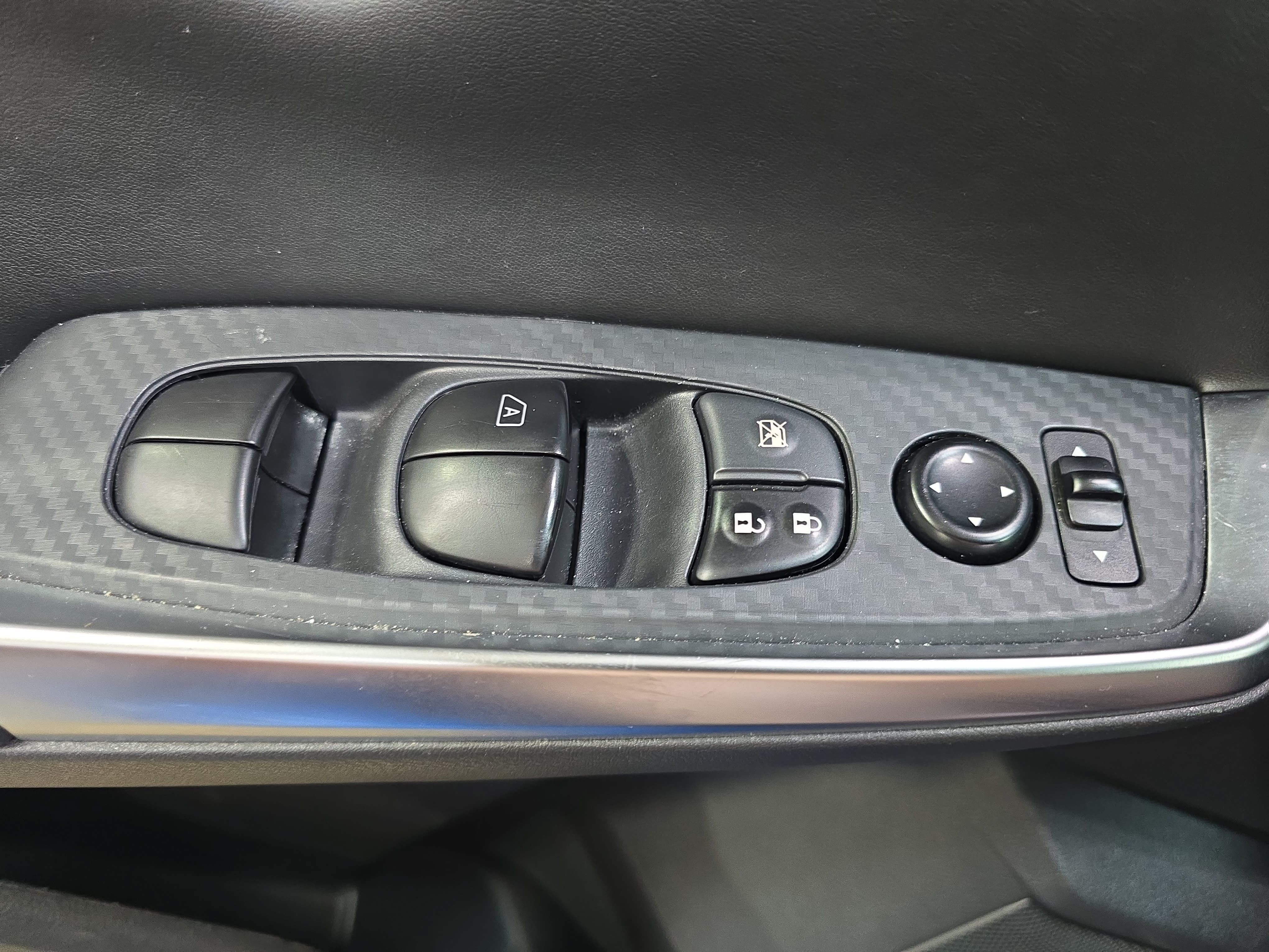 Used 2025 Nissan Sentra SR FWD image 25
