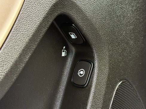Used 2012 Chevrolet Volt Premium w/ Premium Trim Package FWD image 26