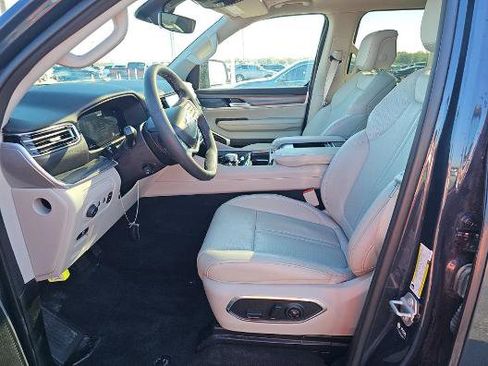 Used 2024 Jeep Wagoneer Series II w/ Premium Group I AWD/4WD image 3