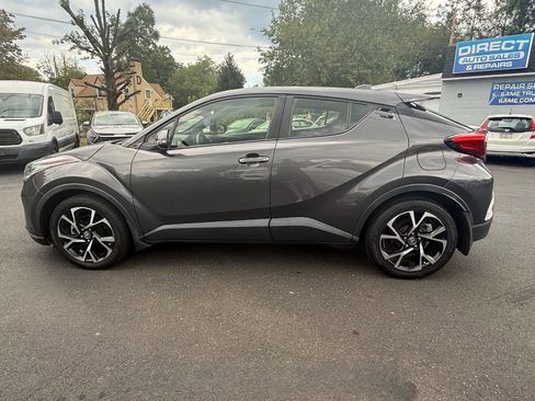 Used 2020 Toyota C-HR XLE image 12