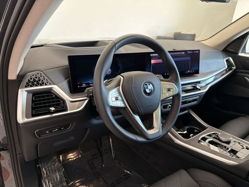 Used 2026 BMW X7 xDrive40i w/ Premium Package AWD/4WD image 4