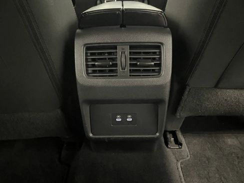 Used 2025 Nissan Rogue SV FWD image 27