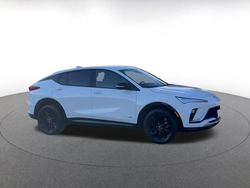 Used 2025 Buick Envista Sport Touring image 2