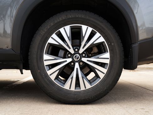 Used 2021 Nissan Rogue SV image 15