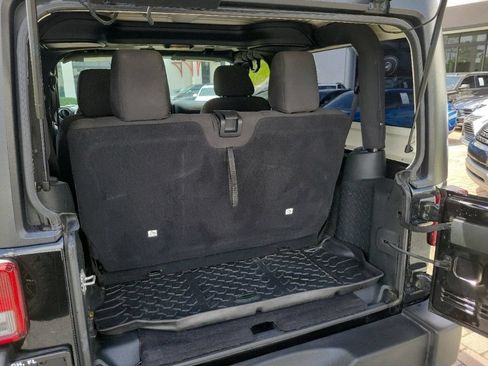 Used 2018 Jeep Wrangler Sport w/ Connectivity Group AWD/4WD image 7