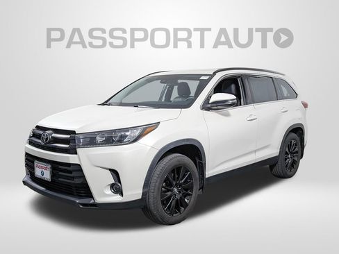 Used 2019 Toyota Highlander SE image 1