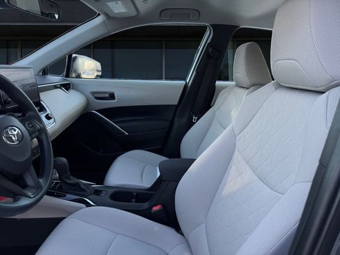 Used 2023 Toyota Corolla Cross L image 2
