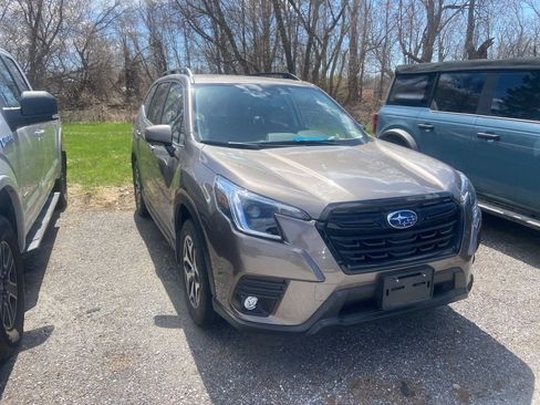 Used 2024 Subaru Forester Premium AWD/4WD image 1
