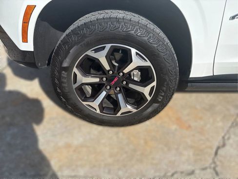 Used 2025 GMC Yukon AT4 Ultimate AWD/4WD image 13