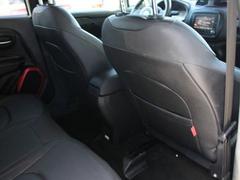 Used 2016 Jeep Renegade Trailhawk w/ Premium Trailhawk Package AWD/4WD image 16
