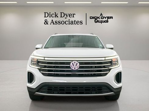 Used 2024 Volkswagen Atlas SE w/ Black Wheel Package FWD image 7