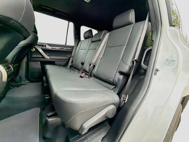 Used 2021 Lexus GX 460 Luxury w/ Accessory Package AWD/4WD image 22