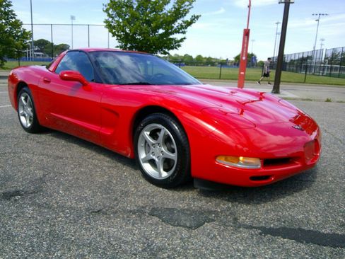 Used 2004 Chevrolet Corvette Coupe RWD image 6