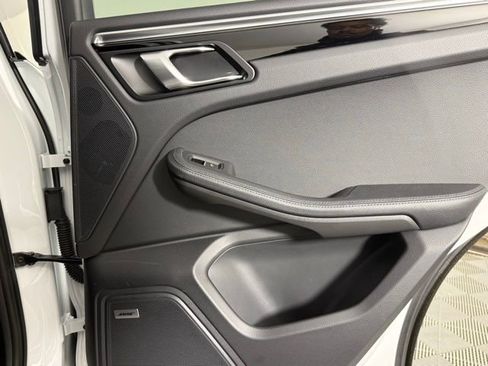 Used 2022 Porsche Macan S image 27